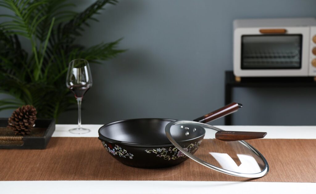 Enamel-Glaze Porcelain Wok with Lid (32 cm) - Heritage Cookware