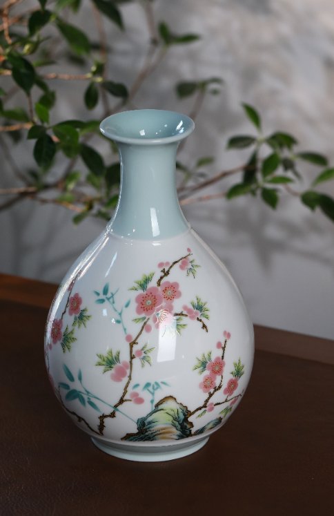 Porcelain Yuhuchun Display Vase - Heritage Chinese Vessel (26 cm) - Image 2