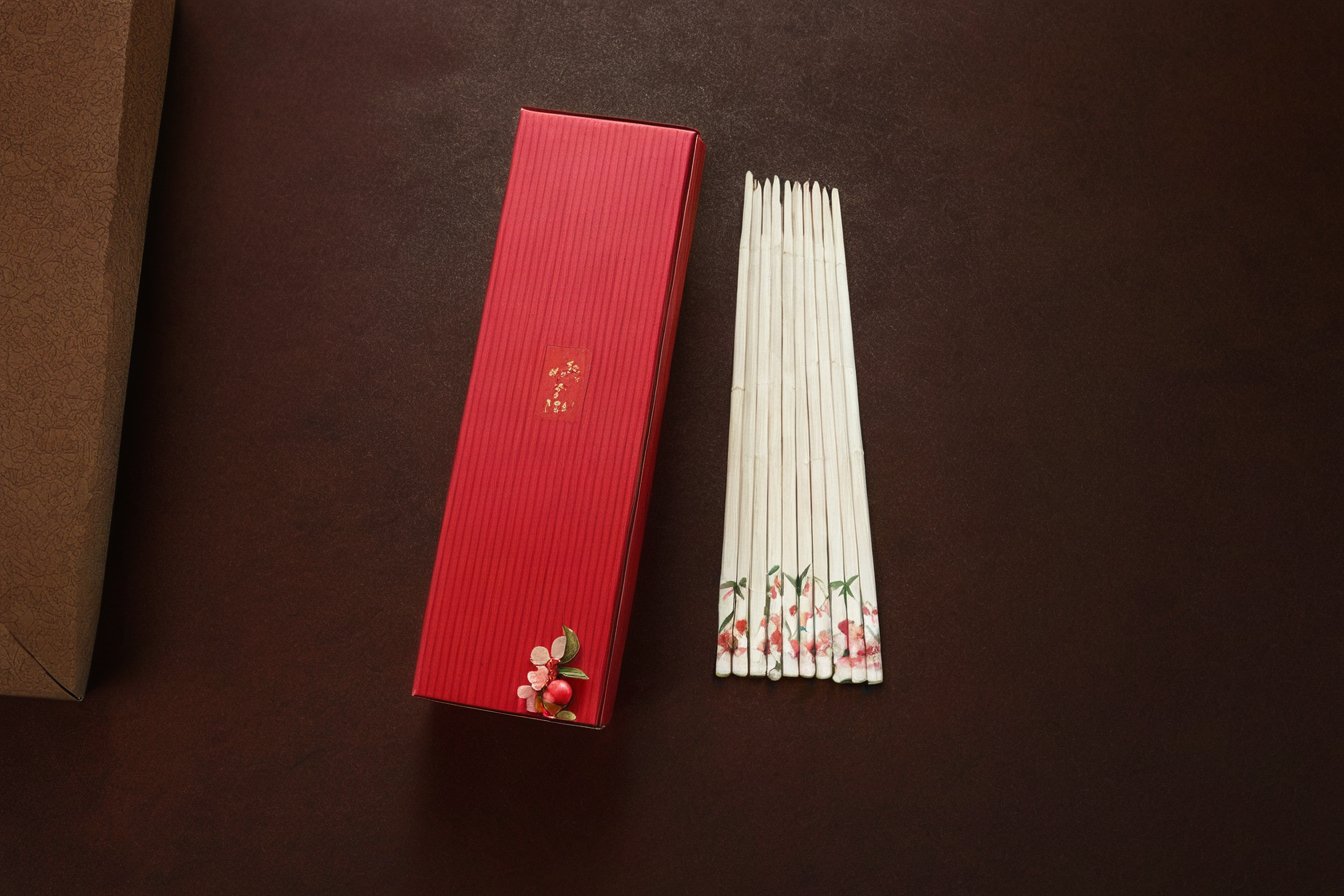 Green Bamboo & Red Plum Chopsticks - Heritage Porcelain Pattern, 10 Pairs (24 cm / 9.45 in) - Image 4