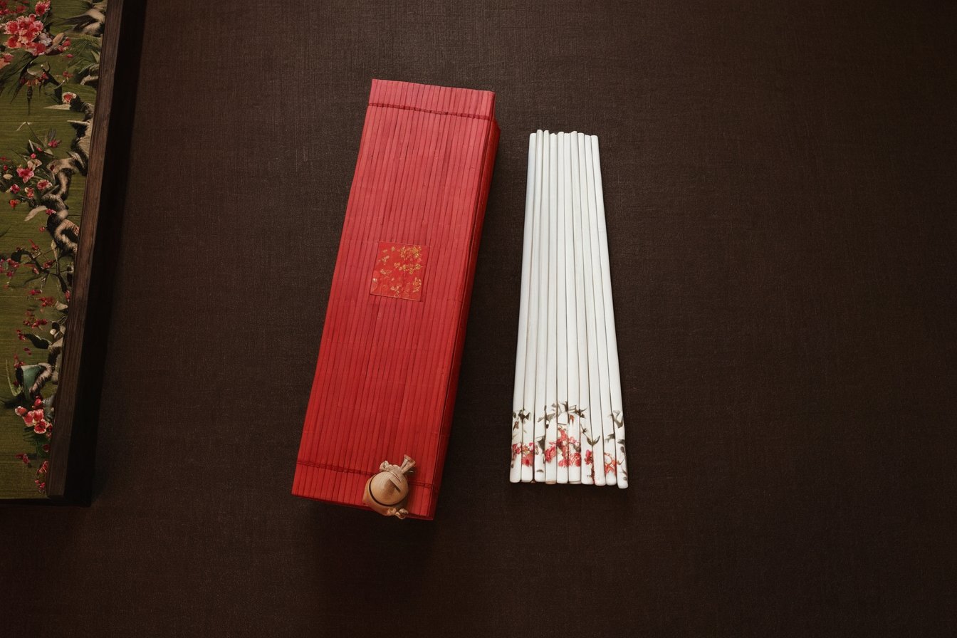Green Bamboo & Red Plum Chopsticks - Heritage Porcelain Pattern, 10 Pairs (24 cm / 9.45 in) - Image 3